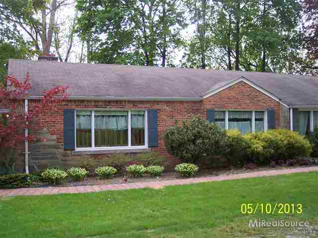 64 Riverside Drive Mount Clemens, MI 48043 - Photo 3 of 29 31172722-2.JPG