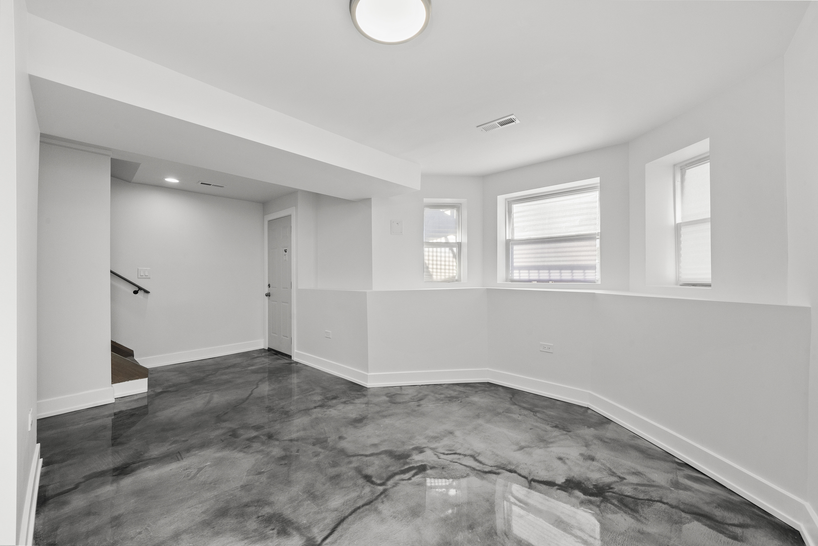 3824 West Fulton Street Chicago, IL 60624 - Photo 18 of 30 a view of empty room with windows