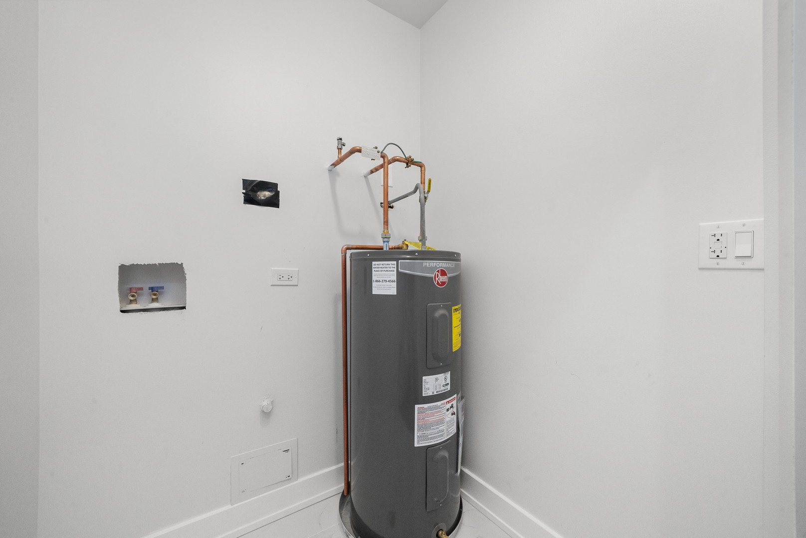 3824 West Fulton Street Chicago, IL 60624 - Photo 23 of 30 a view of water heater room