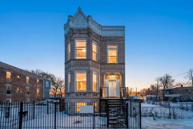 $469,900 | 3824 West Fulton Street, Chicago, IL 60624