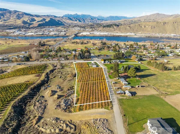 $750,000 | 20 Blue Grade Road, East Wenatchee, WA 98802