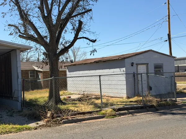$150,000 | 813 Northwest 1st Street, Andrews, TX 79714
