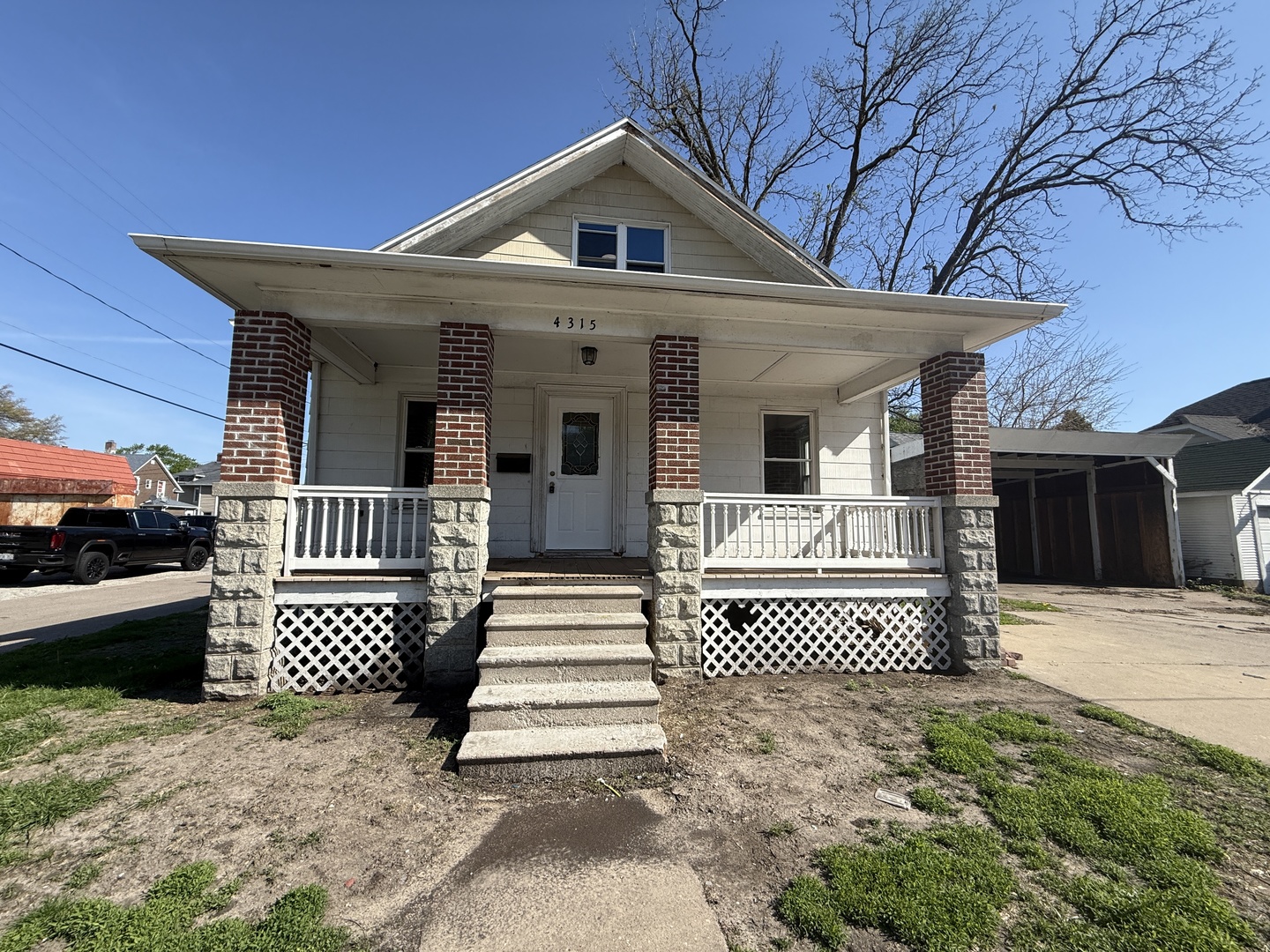 4315 4th Avenue Moline, IL 61265 - Photo 1 of 15