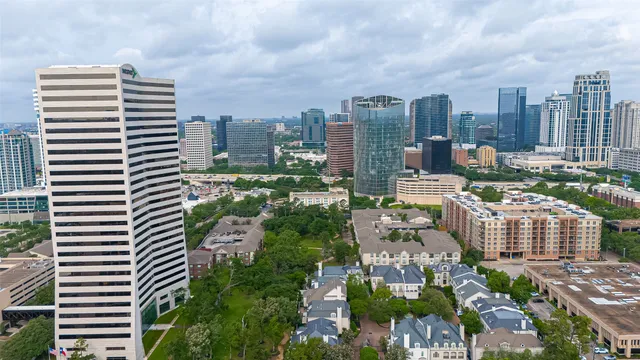 $3,500,000 | 5 Briar Dale Court, Houston, TX 77027