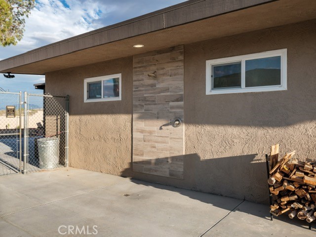30280 Santa Rosa Road Lucerne Valley, CA 92356 - Photo 13 of 66 Outside shower