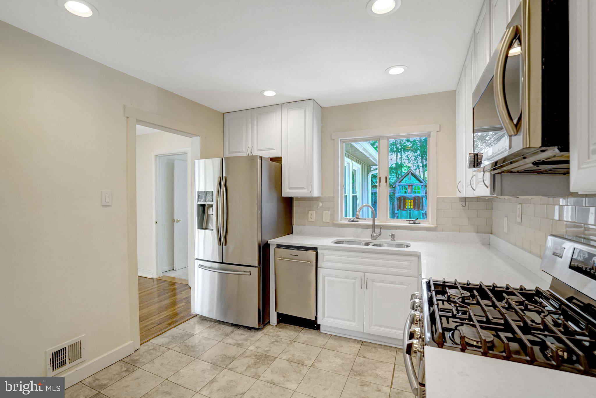 8015 New Market Road Alexandria, VA 22308 - Photo 13 of 41 Kitchen