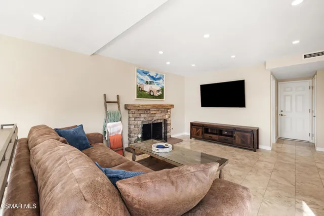 $1,100,000 | 1195 Rotella Street, Newbury Park, CA 91320