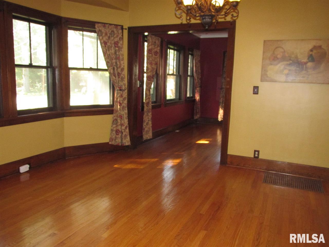 2334 11th Street Moline, IL 61265 - Photo 5 of 24