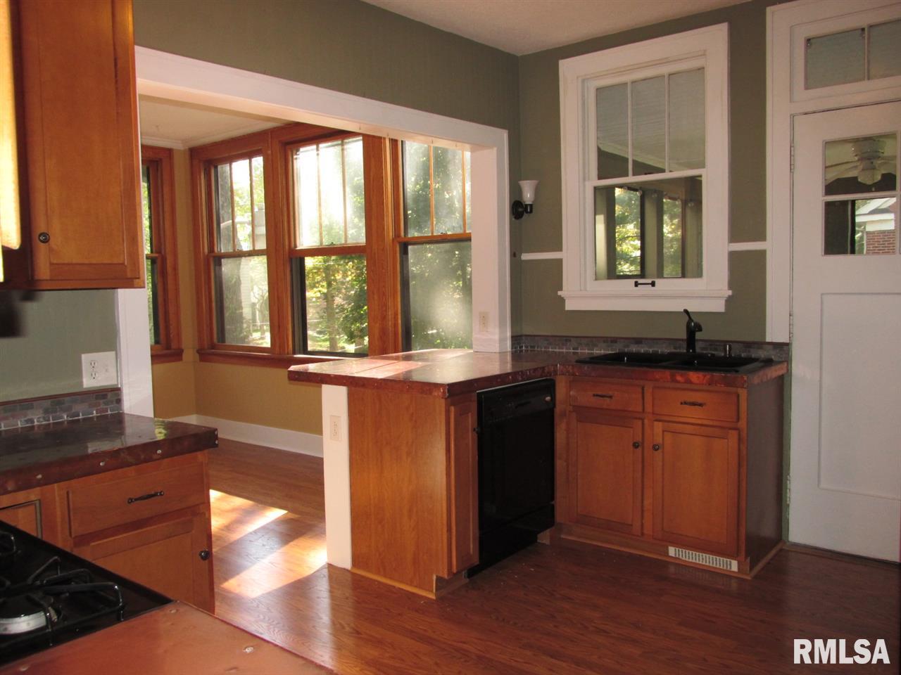 2334 11th Street Moline, IL 61265 - Photo 6 of 24