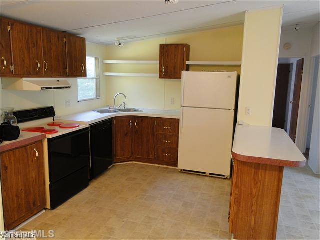 1605 Hanson Road King, NC 27021 - Photo 8 of 13 Kitchen.