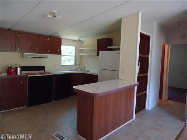 1605 Hanson Road King, NC 27021 - Photo 9 of 13 Kitchen.