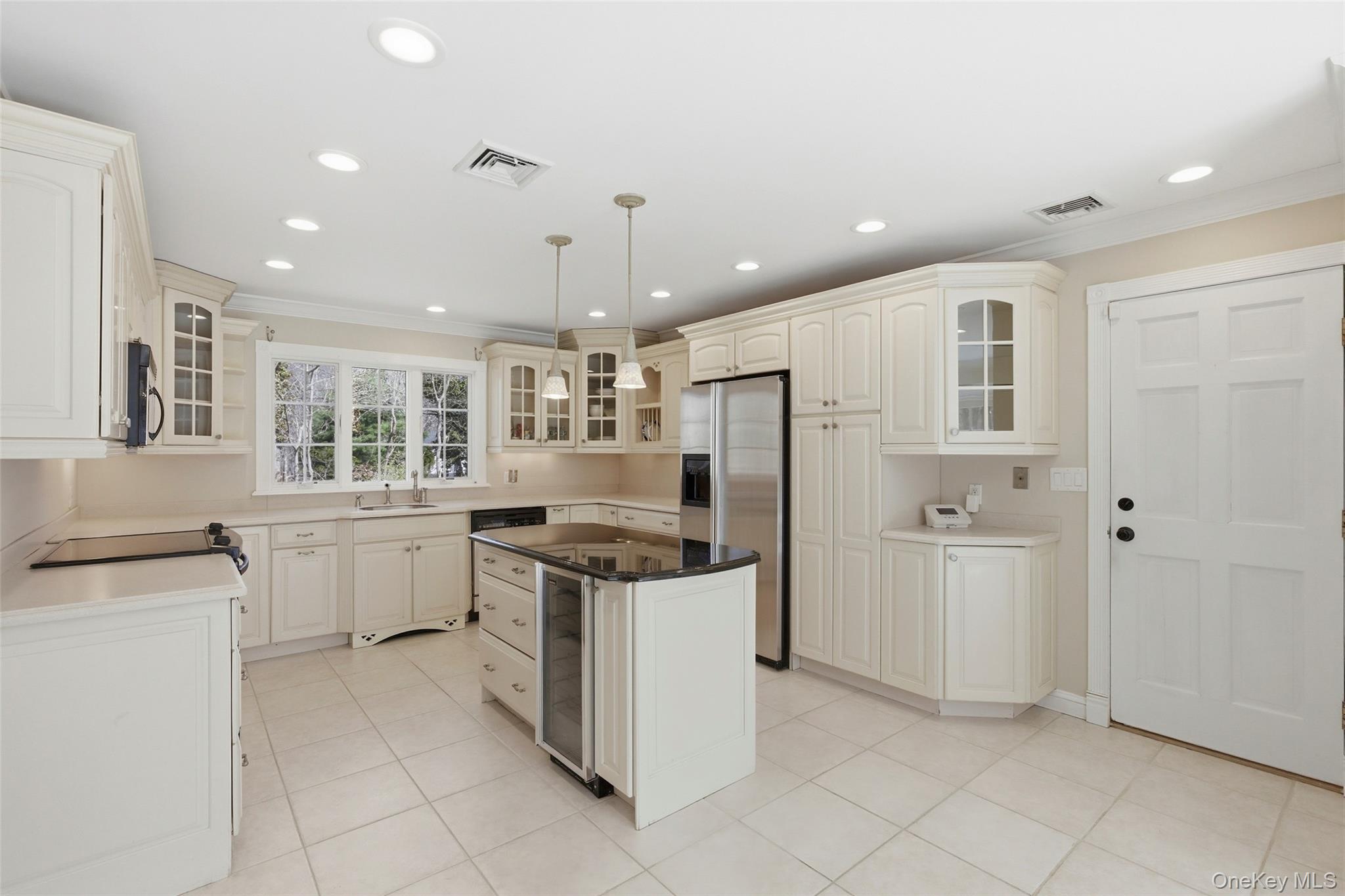 14 Blueberry Ridge Road Setauket, NY 11733 - Photo 22 of 34