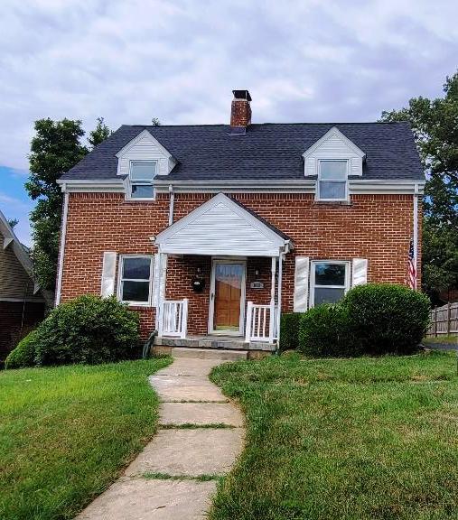 1809 Canterbury Road Southwest Roanoke, VA 24015 - Photo 2 of 29 a front view of a house with a yard
