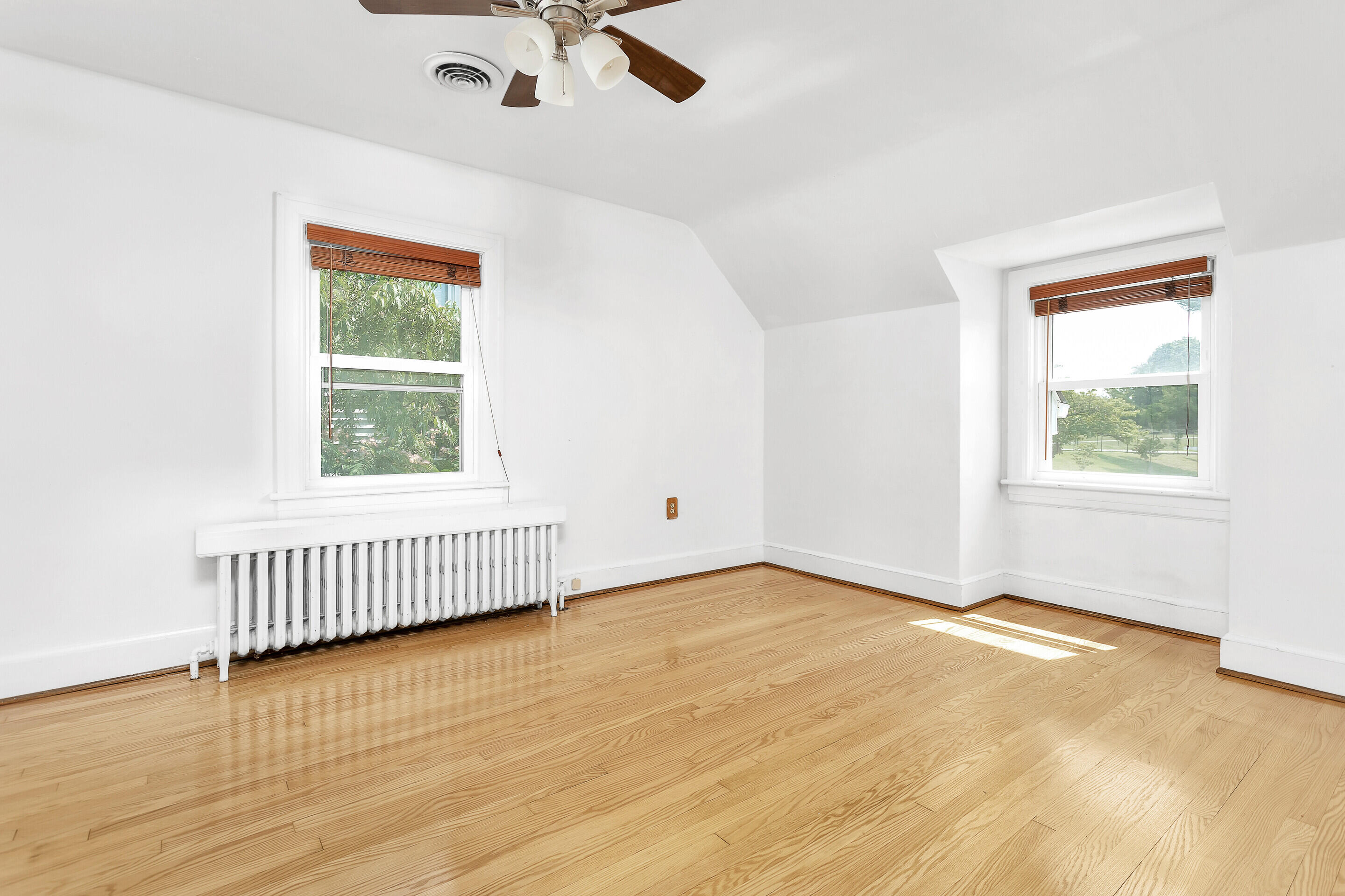 1809 Canterbury Road Southwest Roanoke, VA 24015 - Photo 19 of 29 an empty room with a window