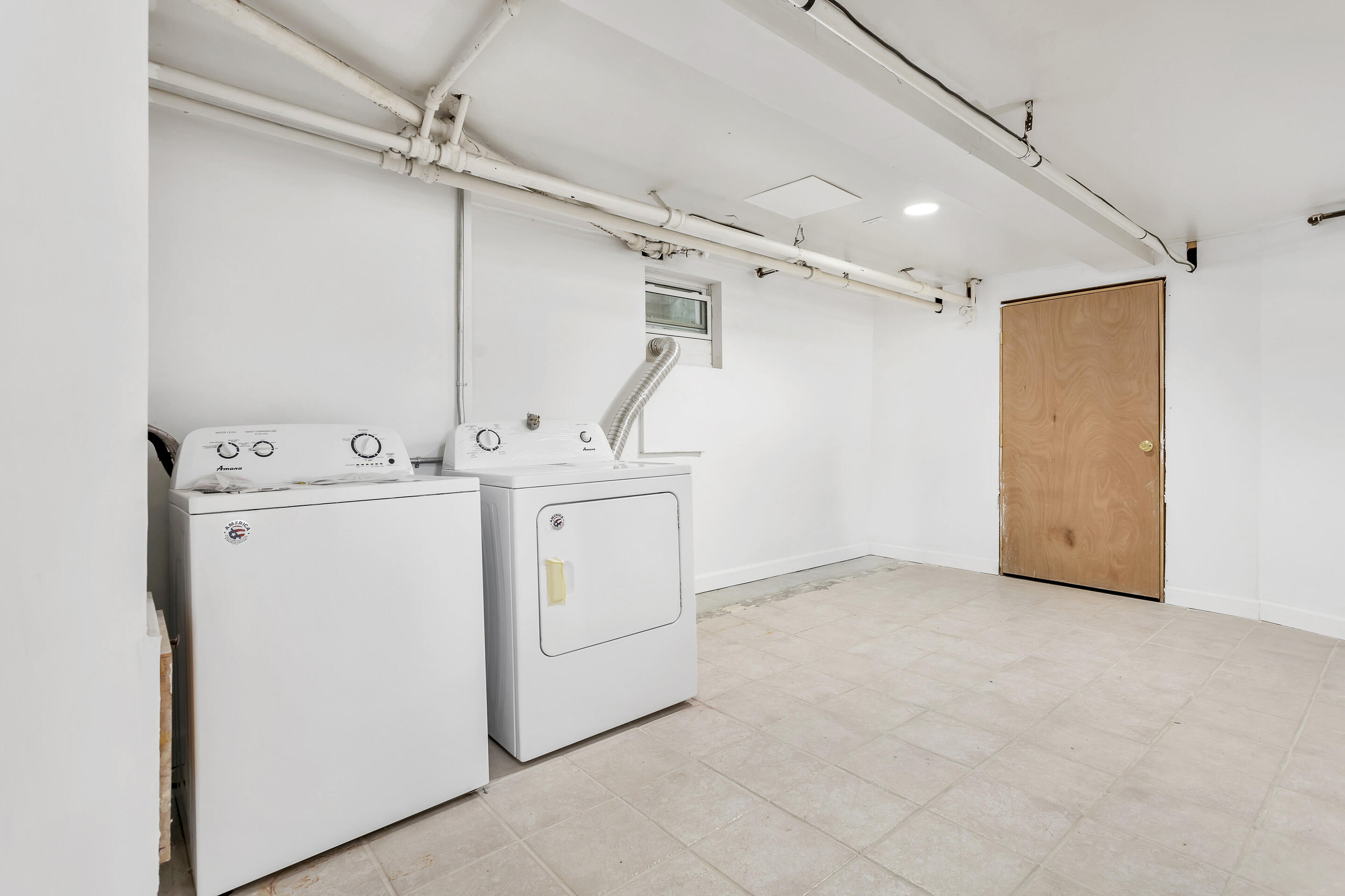 1809 Canterbury Road Southwest Roanoke, VA 24015 - Photo 24 of 29 a utility room with dryer and washer
