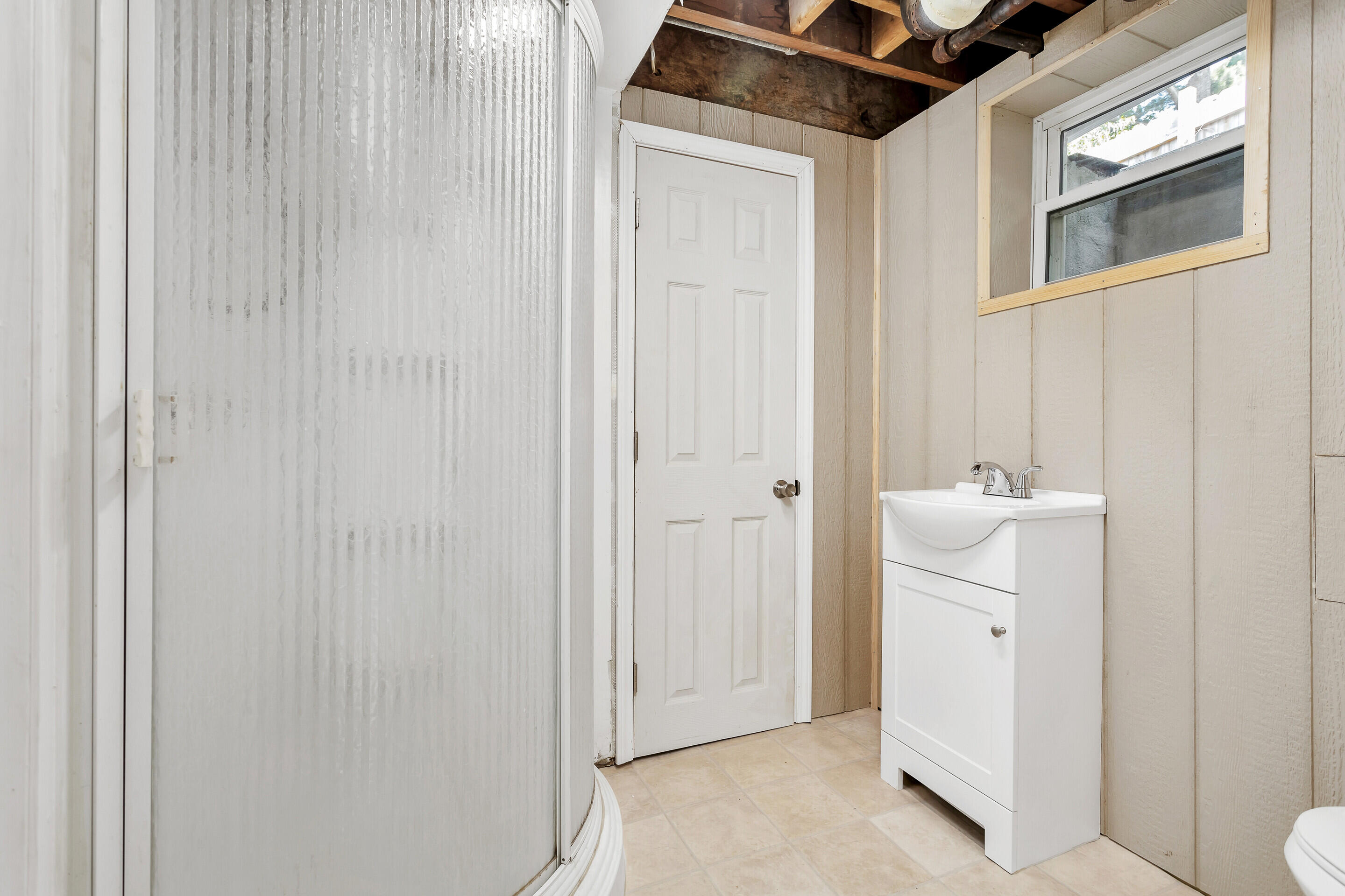 1809 Canterbury Road Southwest Roanoke, VA 24015 - Photo 25 of 29 a bathroom with a sink and mirror
