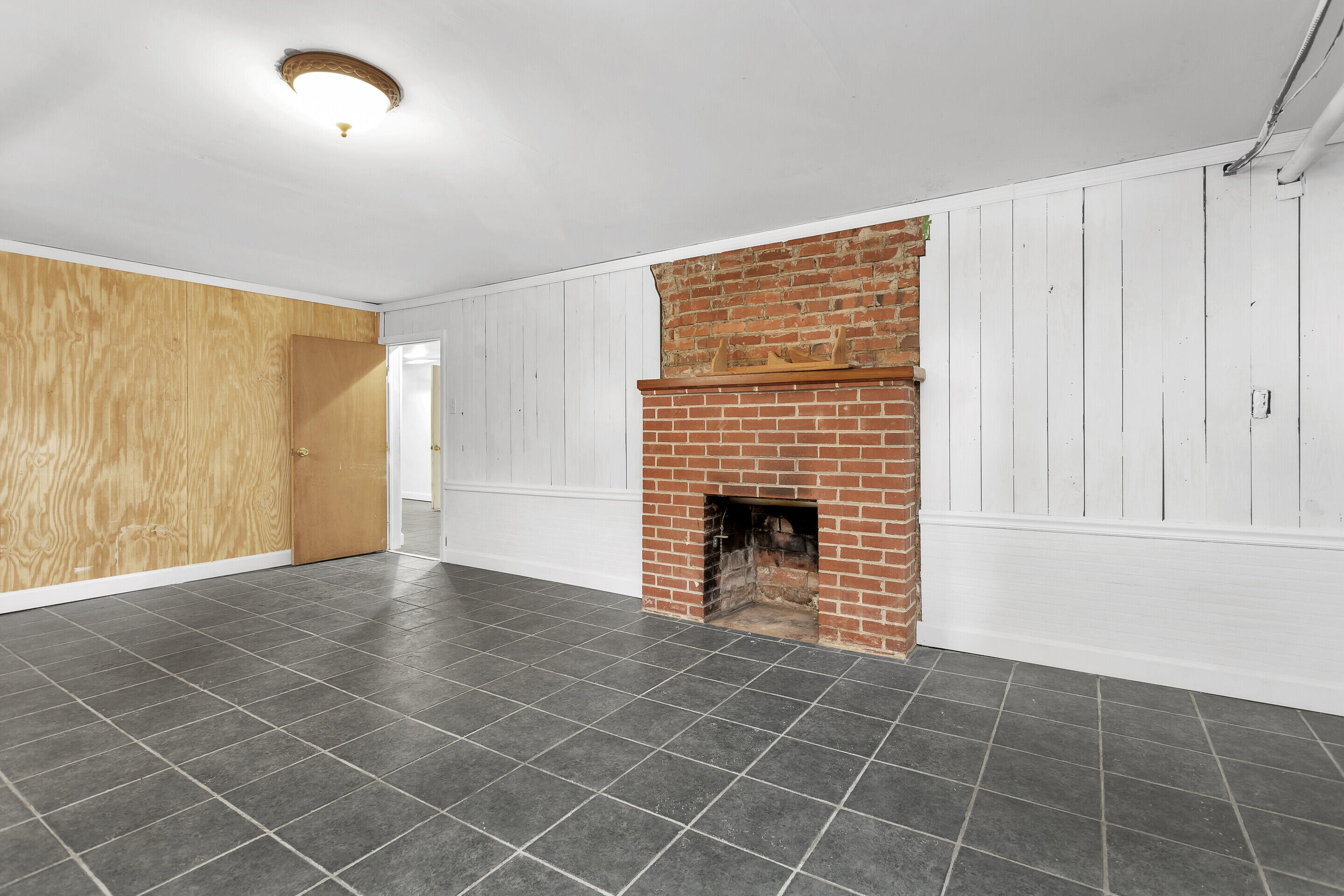1809 Canterbury Road Southwest Roanoke, VA 24015 - Photo 27 of 29 an empty room with a fireplace