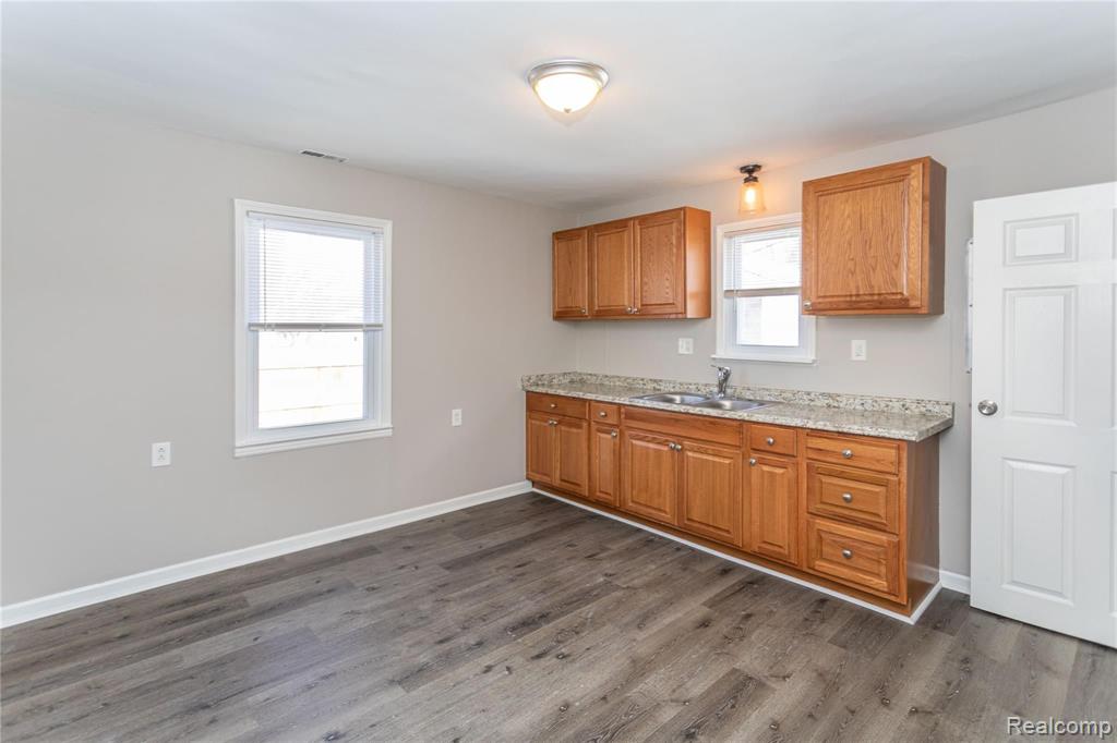 5345 Inkster Road Dearborn Heights, MI 48125 - Photo 7 of 20