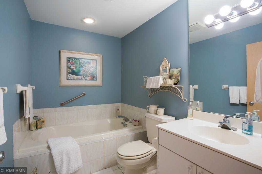 4614 Bayswater Road Excelsior, MN 55331 - Photo 17 of 25 Gallery Image 17
