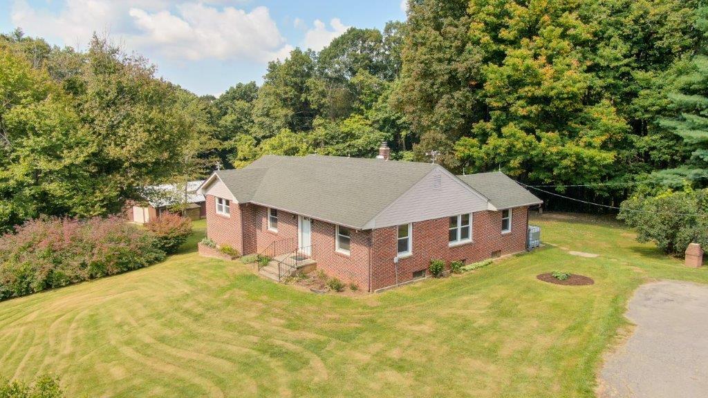 a aerial view of a house with yard and roof
