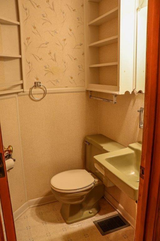 197 Silverleaf Road Southeast Floyd, VA 24091 - Photo 11 of 27 a bathroom with a toilet and a sink