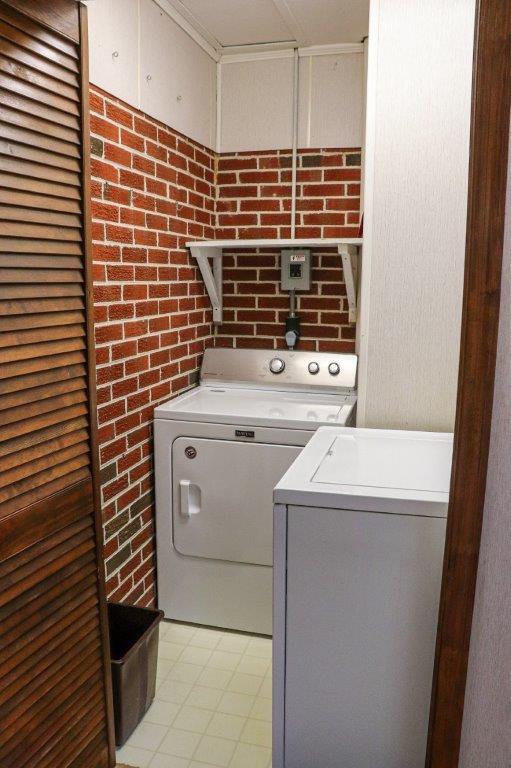 197 Silverleaf Road Southeast Floyd, VA 24091 - Photo 16 of 27 a utility room with dryer and washer