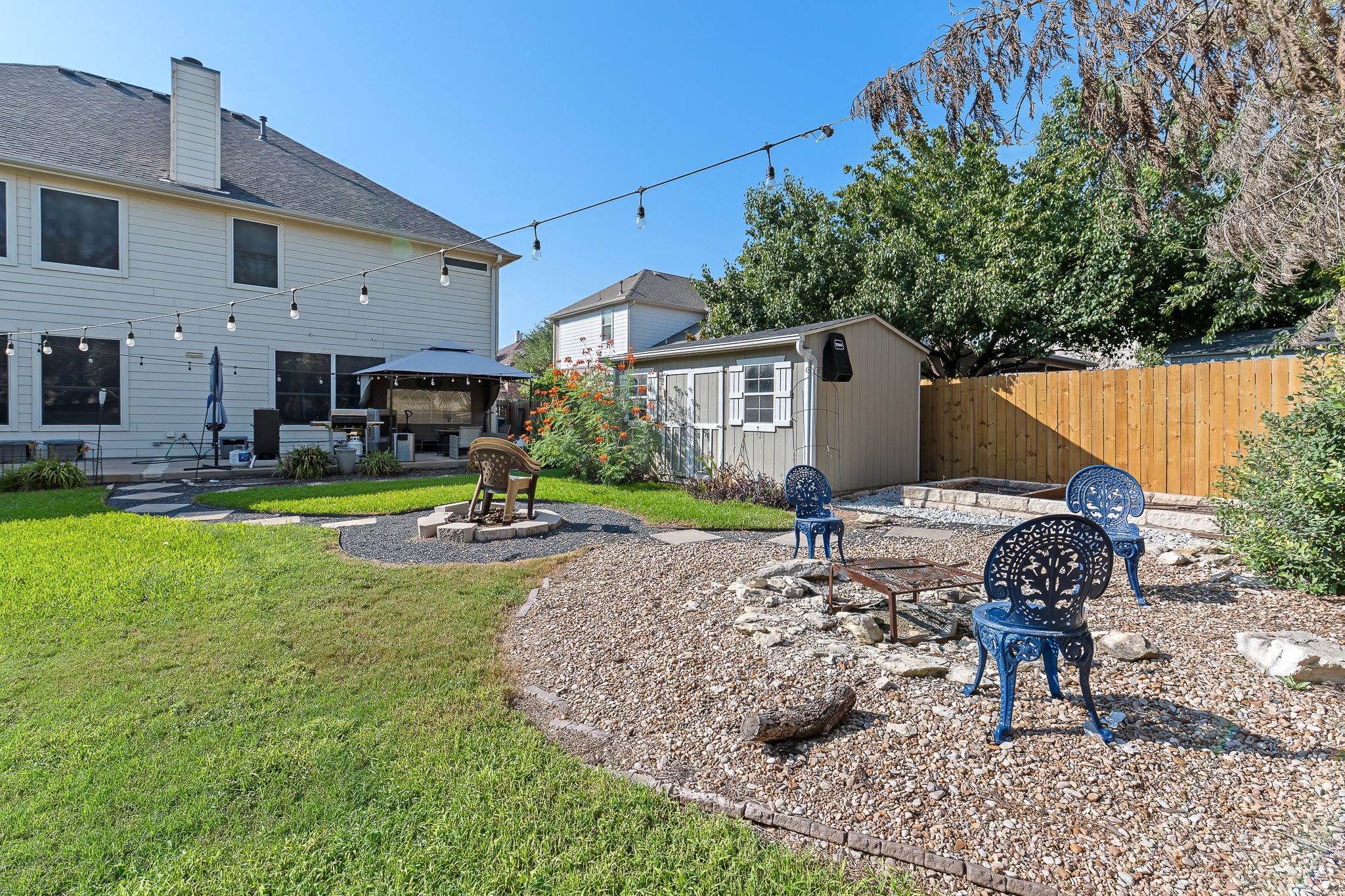 1211 Laurel Oak Trail Pflugerville, TX 78660 - Photo 40 of 40 a house view with a garden space