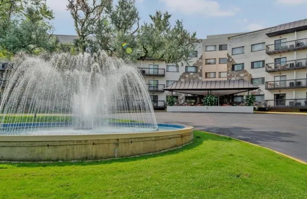 $340,000 | 6700 South Brainard Avenue, Unit 118, Countryside, IL 60525