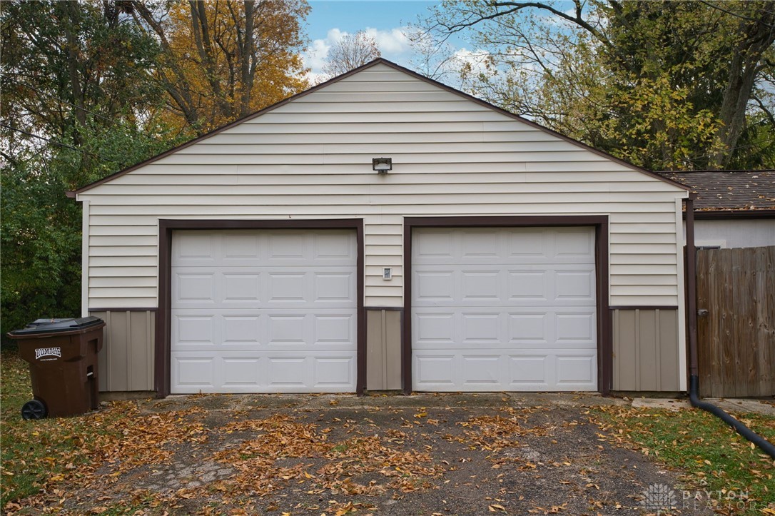 1797 Hanes Road Beavercreek, OH 45432 - Photo 4 of 37