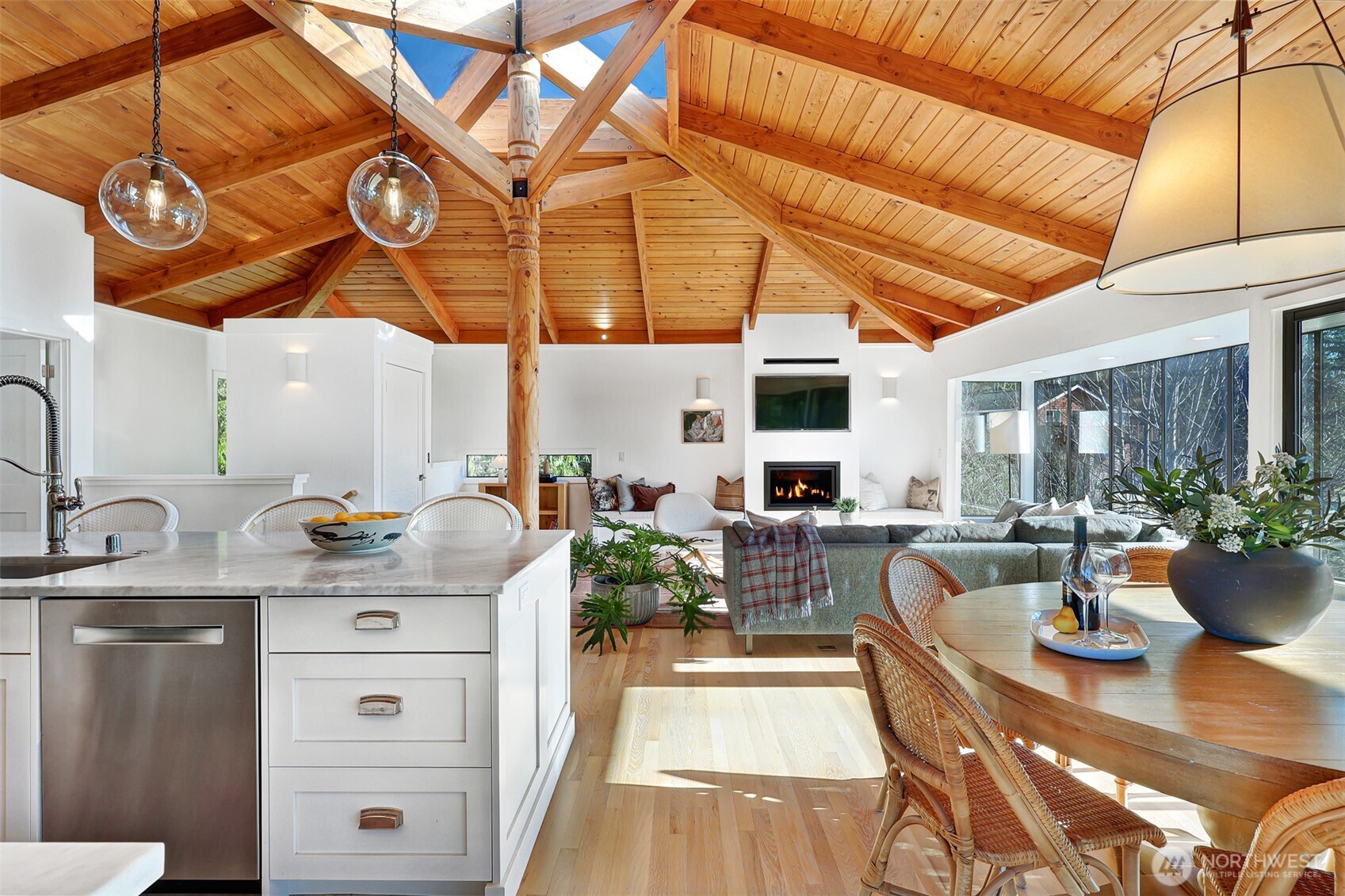 8026 46th Avenue Southwest Seattle, WA 98136 - Photo 2 of 40