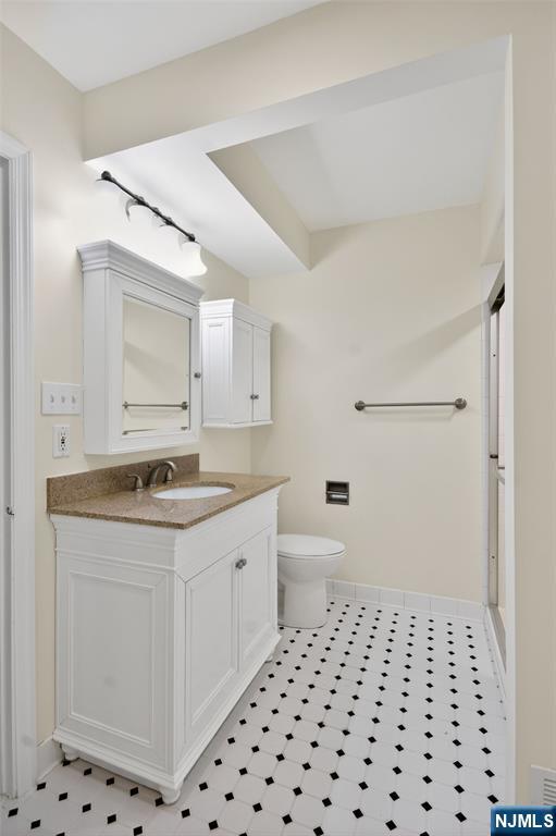 260 Prospect Street, Unit 12 Westfield, NJ 07090 - Photo 10 of 14 a bathroom with a sink a toilet a shower and a mirror