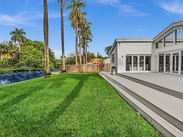 $6,500 | 20120 Northeast 25th Court, Miami, FL 33180