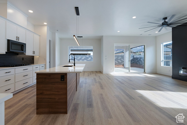3145 Snow Cyn Road Hurricane, UT 84737 - Photo 38 of 38 Kitchen with open floor plan, light wood finished floors, decorative backsplash, a ceiling fan, and recessed lighting