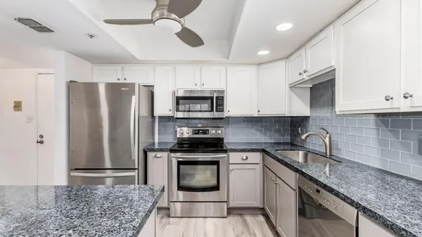 $2,350 | 7950 East Camelback Road, Unit 305, Scottsdale, AZ 85251