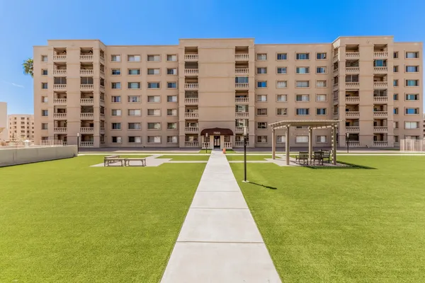 $2,350 | 7950 East Camelback Road, Unit 305, Scottsdale, AZ 85251
