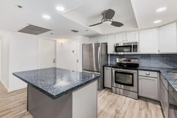 $2,350 | 7950 East Camelback Road, Unit 305, Scottsdale, AZ 85251