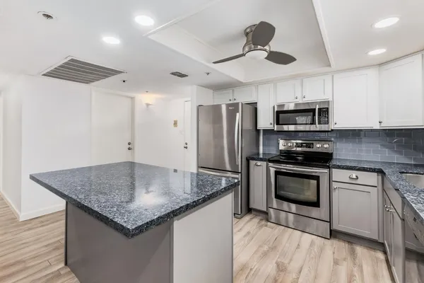 $2,350 | 7950 East Camelback Road, Unit 305, Scottsdale, AZ 85251