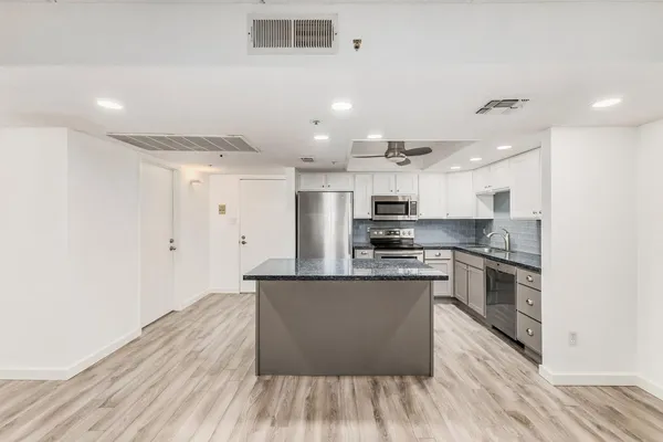 $2,350 | 7950 East Camelback Road, Unit 305, Scottsdale, AZ 85251