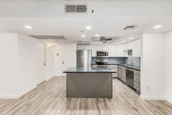 $2,350 | 7950 East Camelback Road, Unit 305, Scottsdale, AZ 85251