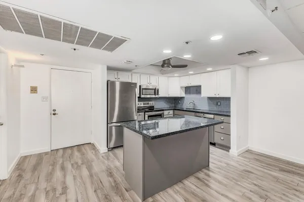 $2,350 | 7950 East Camelback Road, Unit 305, Scottsdale, AZ 85251