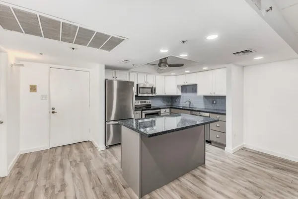 $2,350 | 7950 East Camelback Road, Unit 305, Scottsdale, AZ 85251