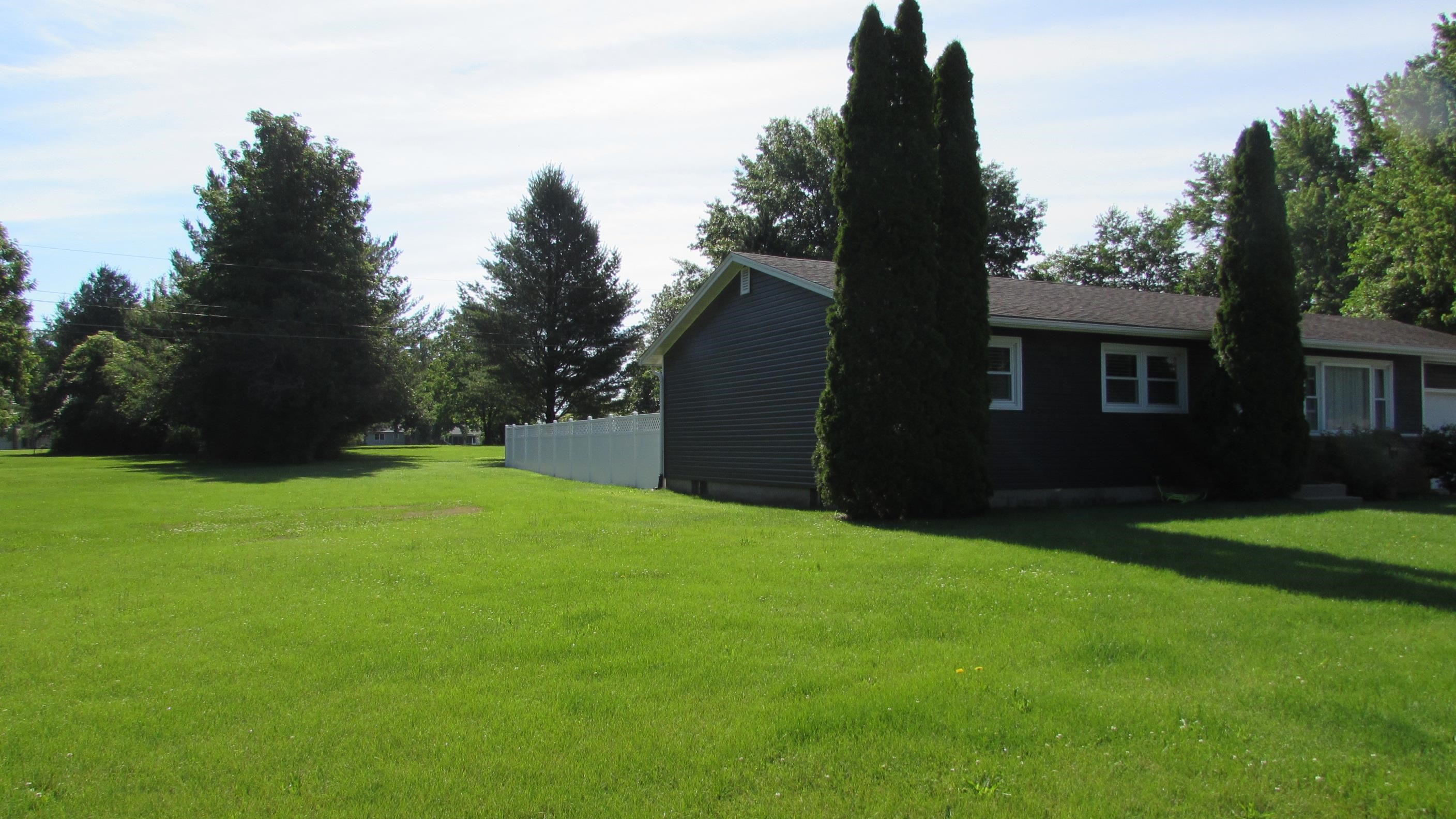 2387 S Park Beloit, WI 53511 - Photo 4 of 30