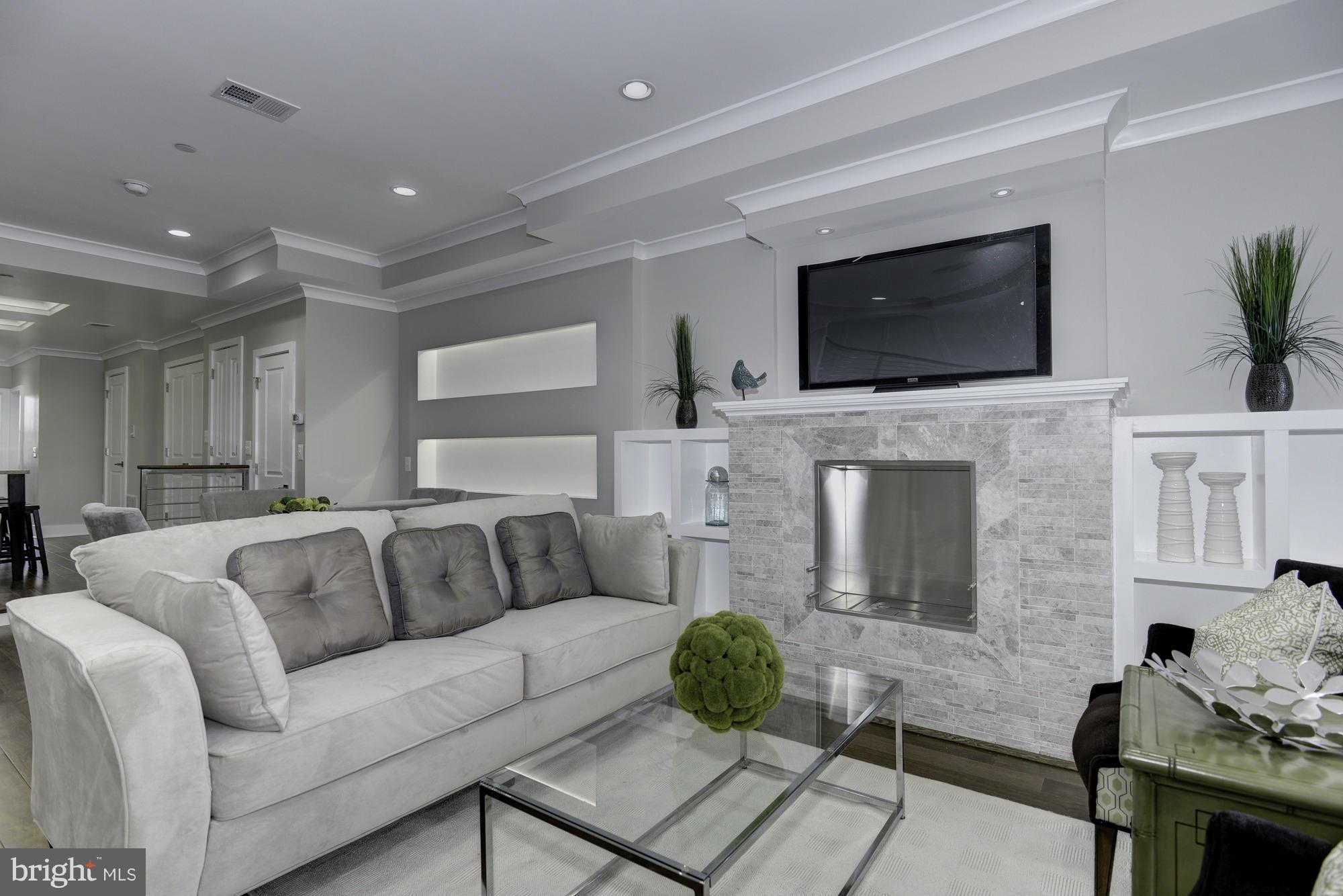 73 U Street Northwest, Unit 2 Washington, DC 20001 - Photo 3 of 30 Living Room