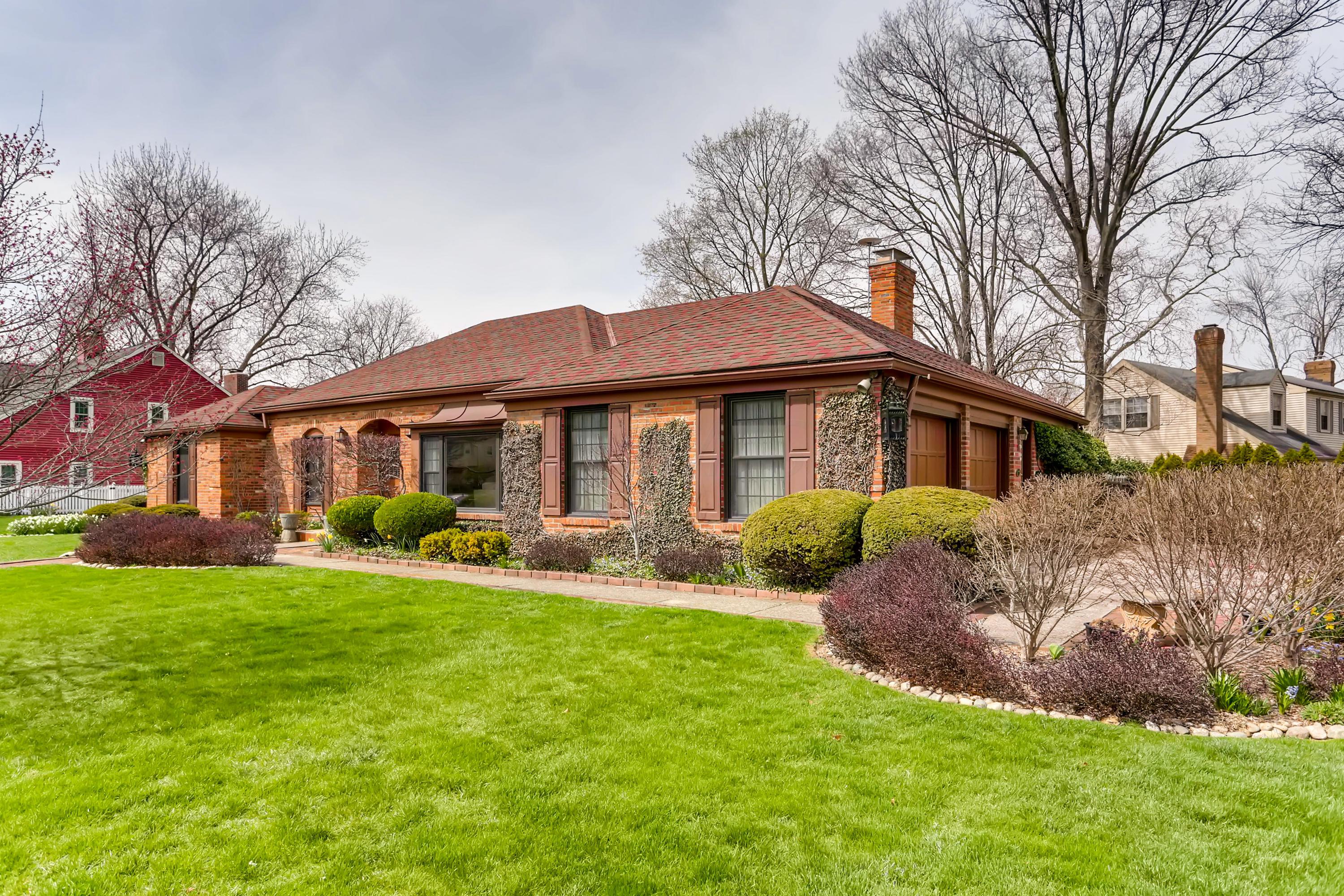 1990 Hythe Road Upper Arlington, OH 43220 - Photo 2 of 27