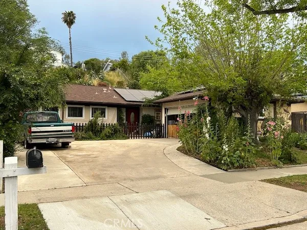 $735,000 | 27135 Cabrera Avenue, Saugus, CA 91350