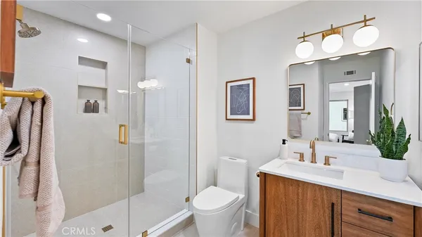 $1,099,000 | 8 Evening Breeze, Irvine, CA 92603
