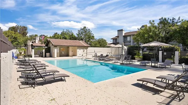 $1,099,000 | 8 Evening Breeze, Irvine, CA 92603