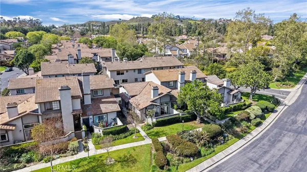 $1,099,000 | 8 Evening Breeze, Irvine, CA 92603