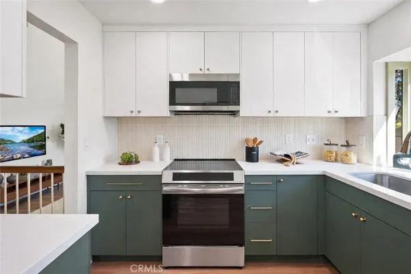 $1,099,000 | 8 Evening Breeze, Irvine, CA 92603