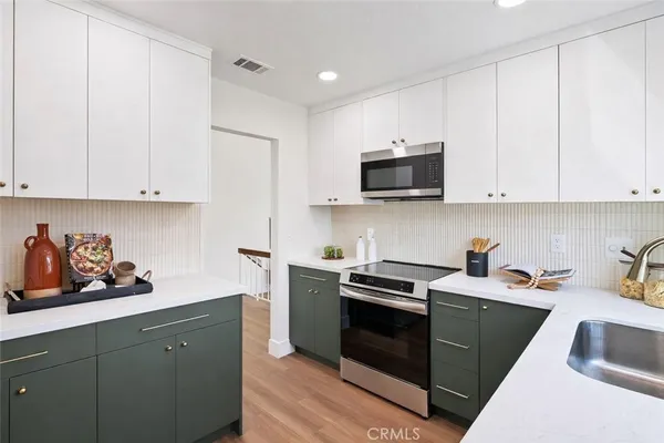 $1,099,000 | 8 Evening Breeze, Irvine, CA 92603